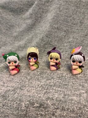 LIILA Bee ACLC Hug Series bundle of 4 flower and cactus figures | mini figures